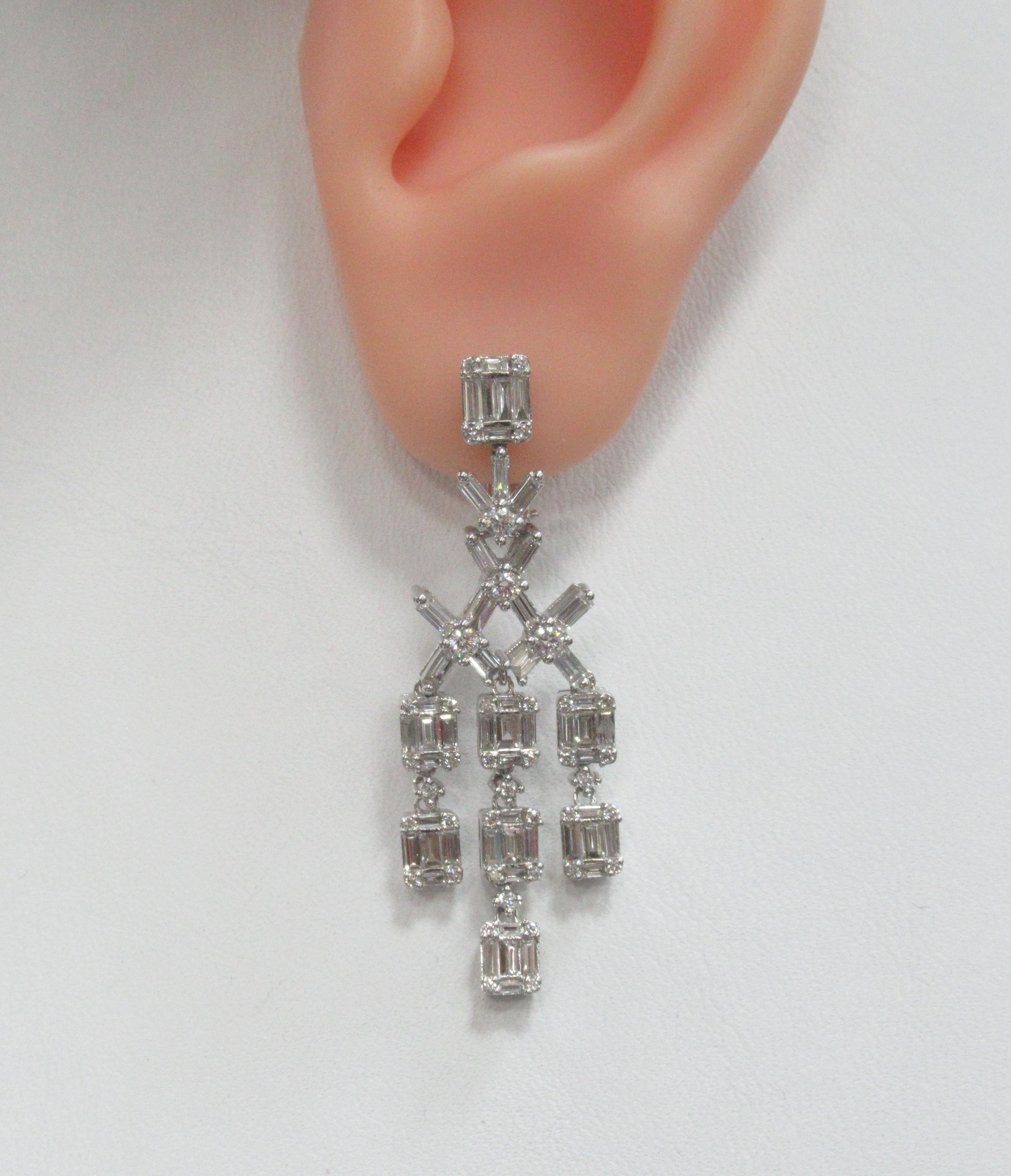 Серьги из белого золота с бриллиантами